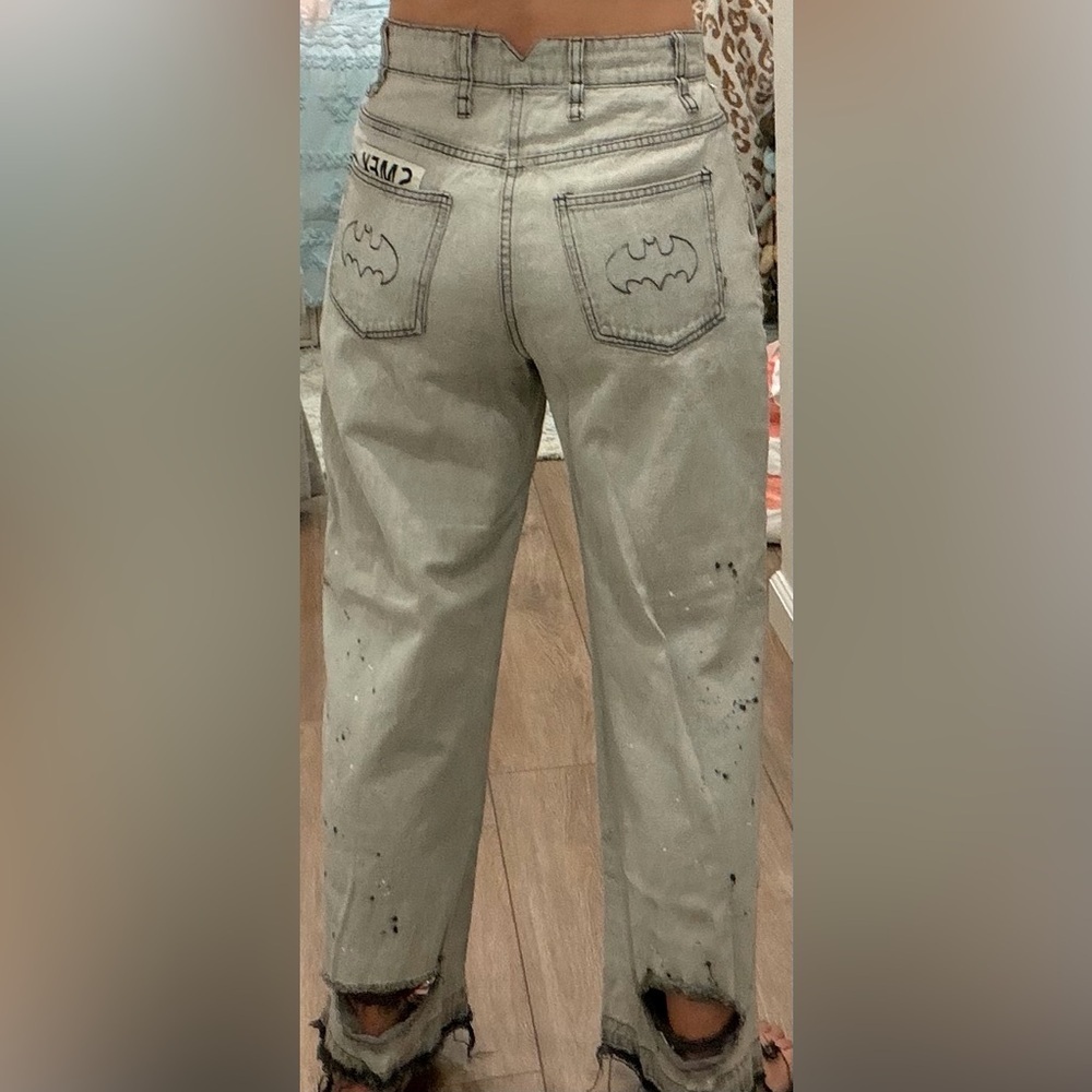 Women’s Light Gray Distressed Batman-Pocket Jeans 0096